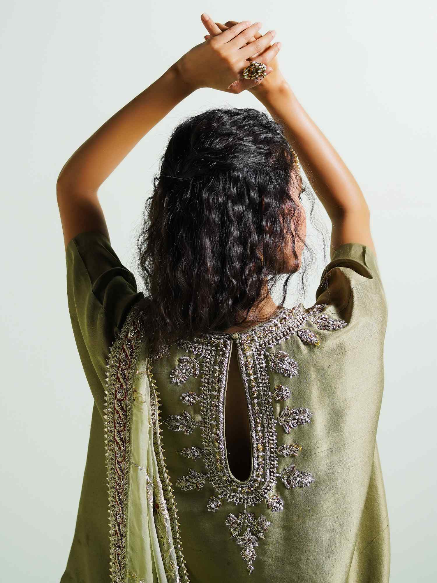 BAND GALA DRAPED DUPATTA & PANTS - Image 3