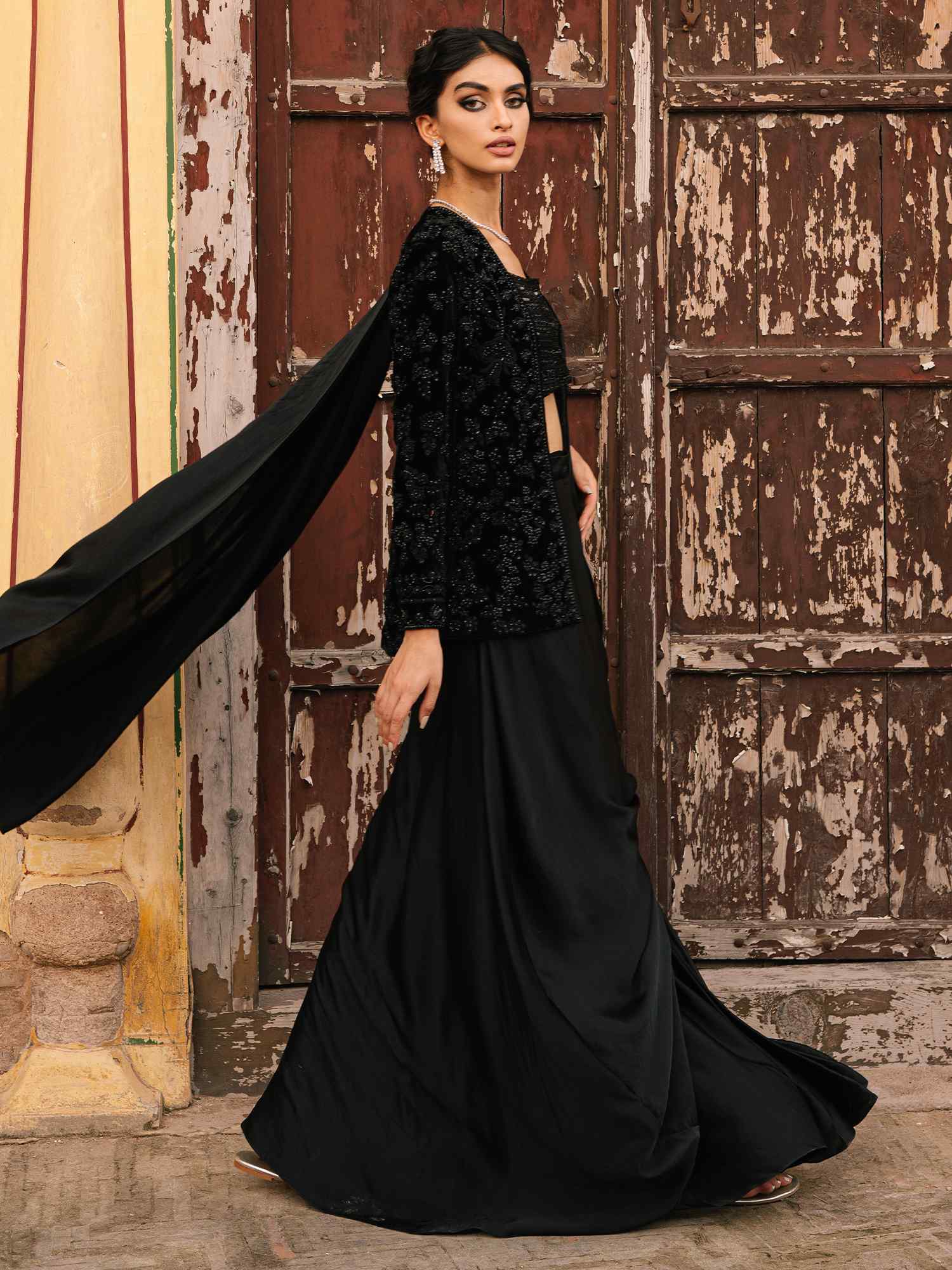 BELTED JACKET, BLOUSE & SARI - Image 3