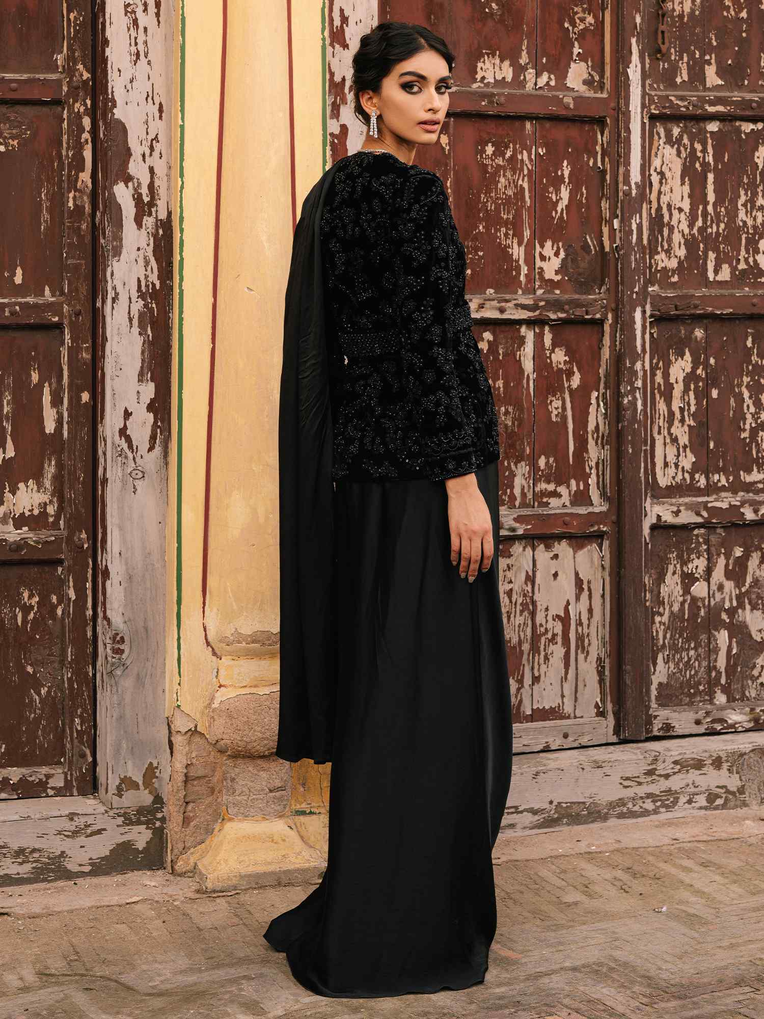 BELTED JACKET, BLOUSE & SARI - Image 4