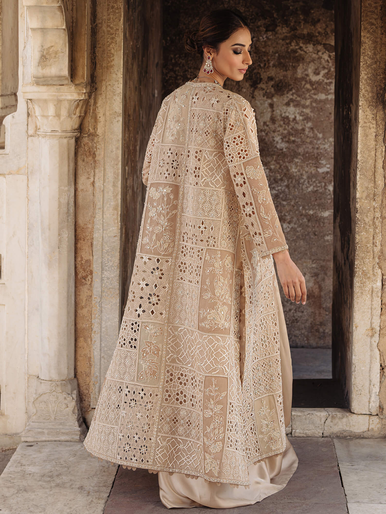 BORGIA COAT, BLOUSE & NIKHAR SARI - Image 4