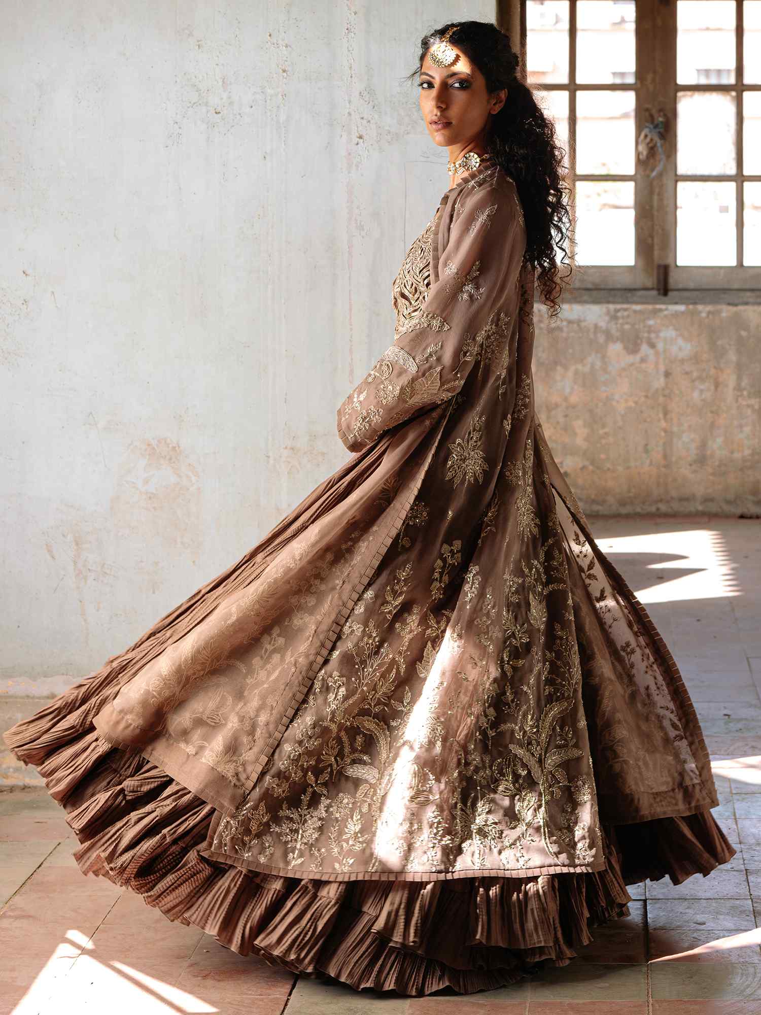BORGIA COAT, BLOUSE & CRUSHED LEHENGA - Image 4