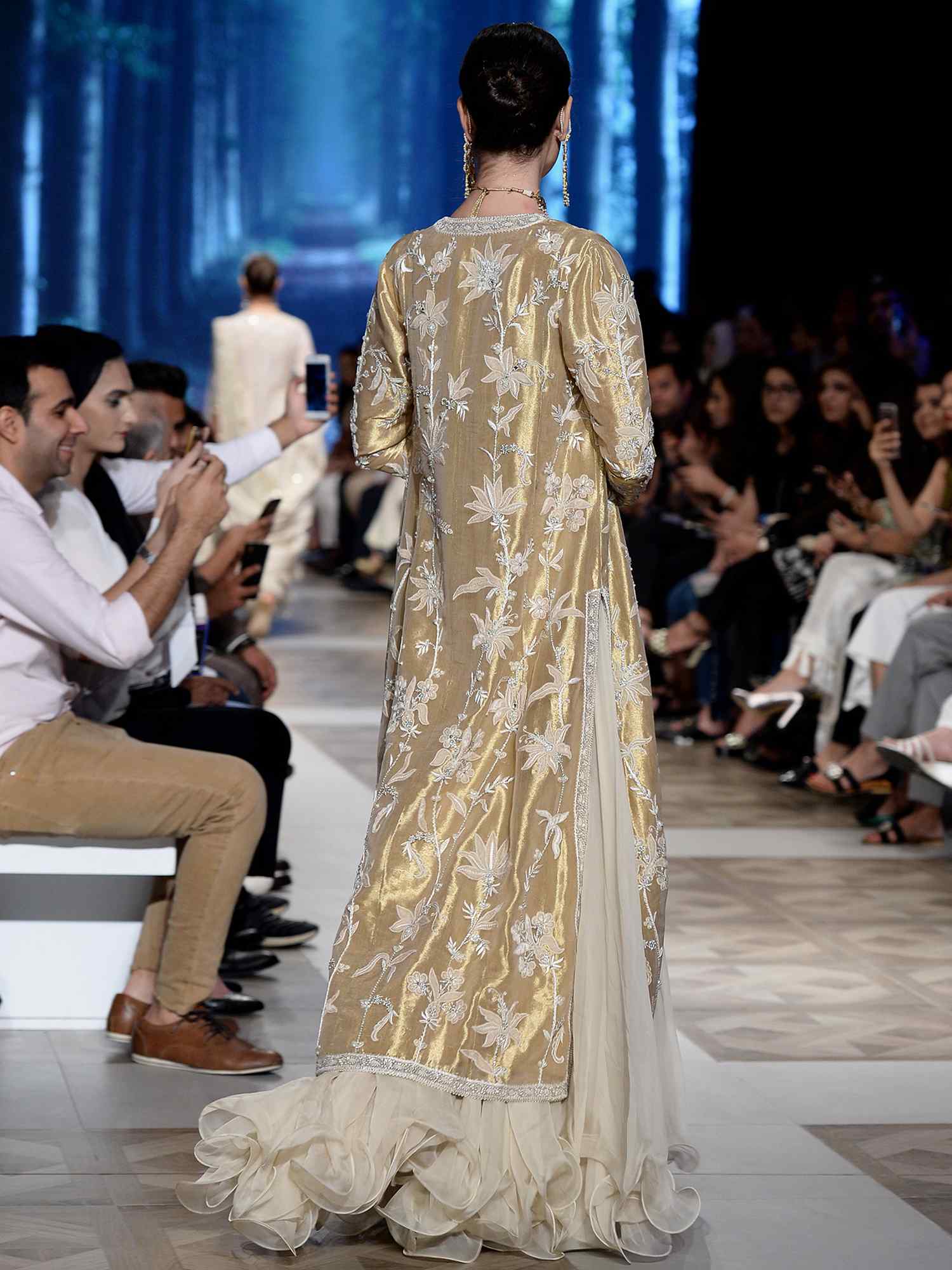 BORGIA COAT, BLOUSE & LEHENGA - Image 3