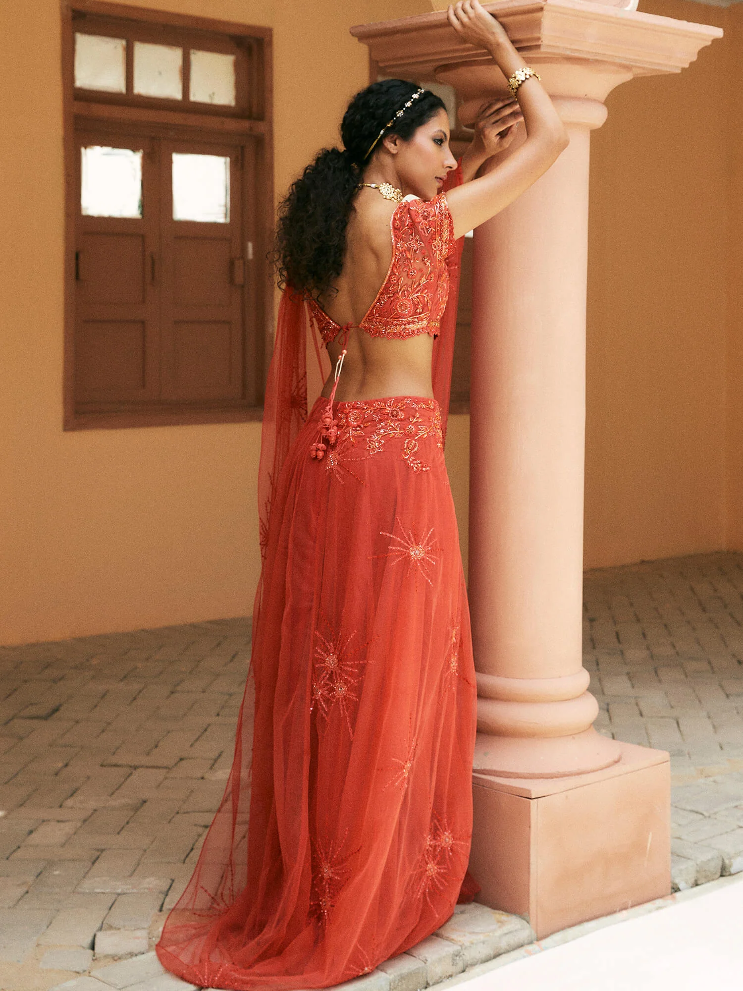 BLOUSE & DRAPPED SARI - Image 4