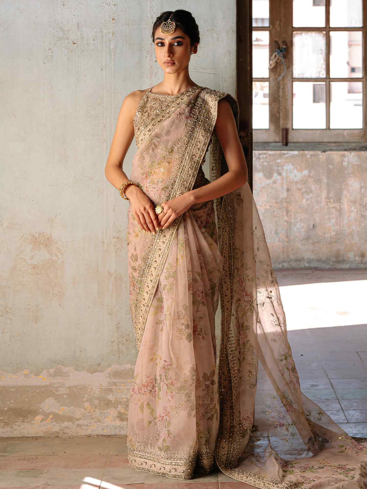 CROSS-BACK BLOUSE & SARI - Image 3