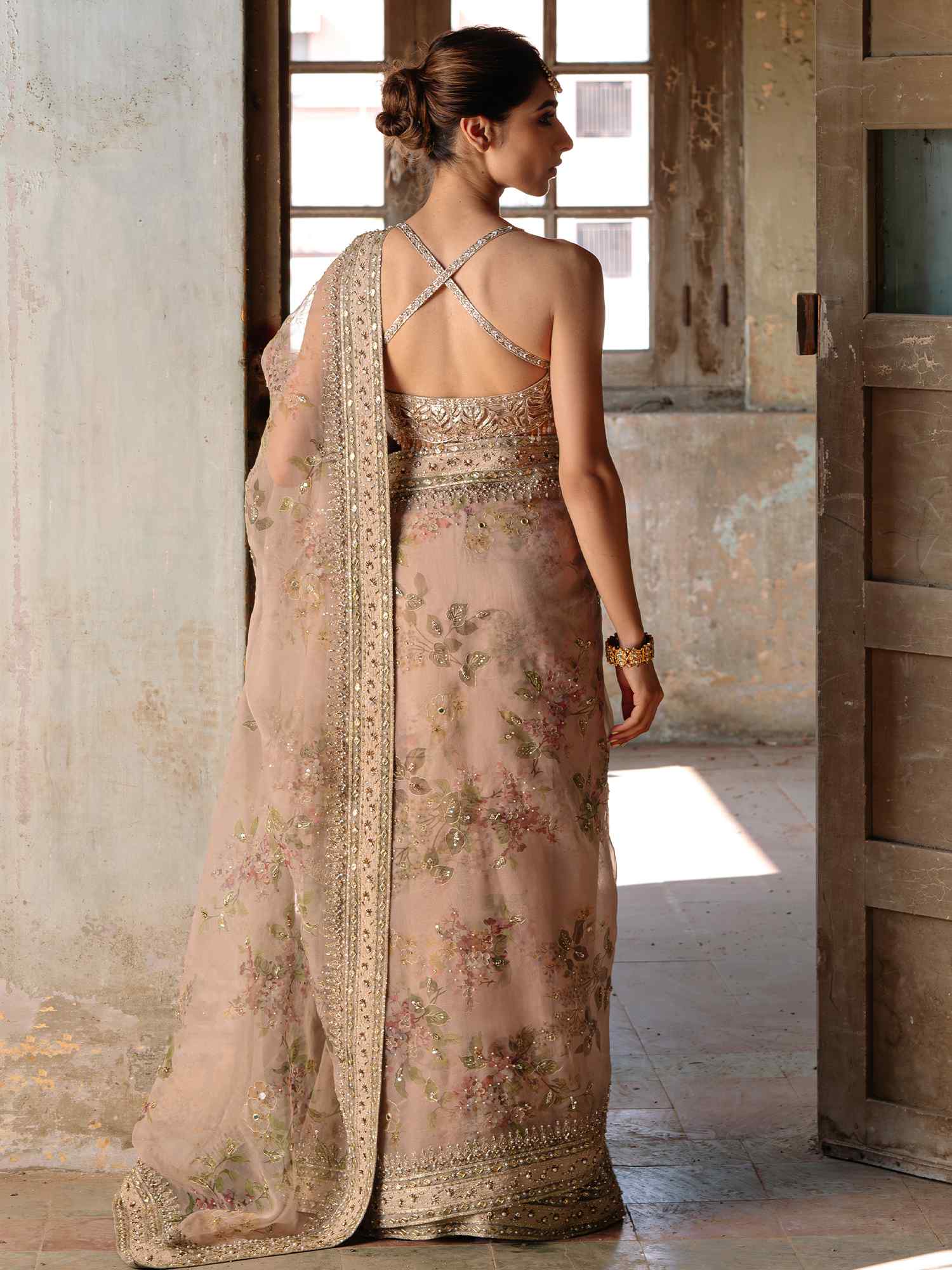 CROSS-BACK BLOUSE & SARI - Image 4