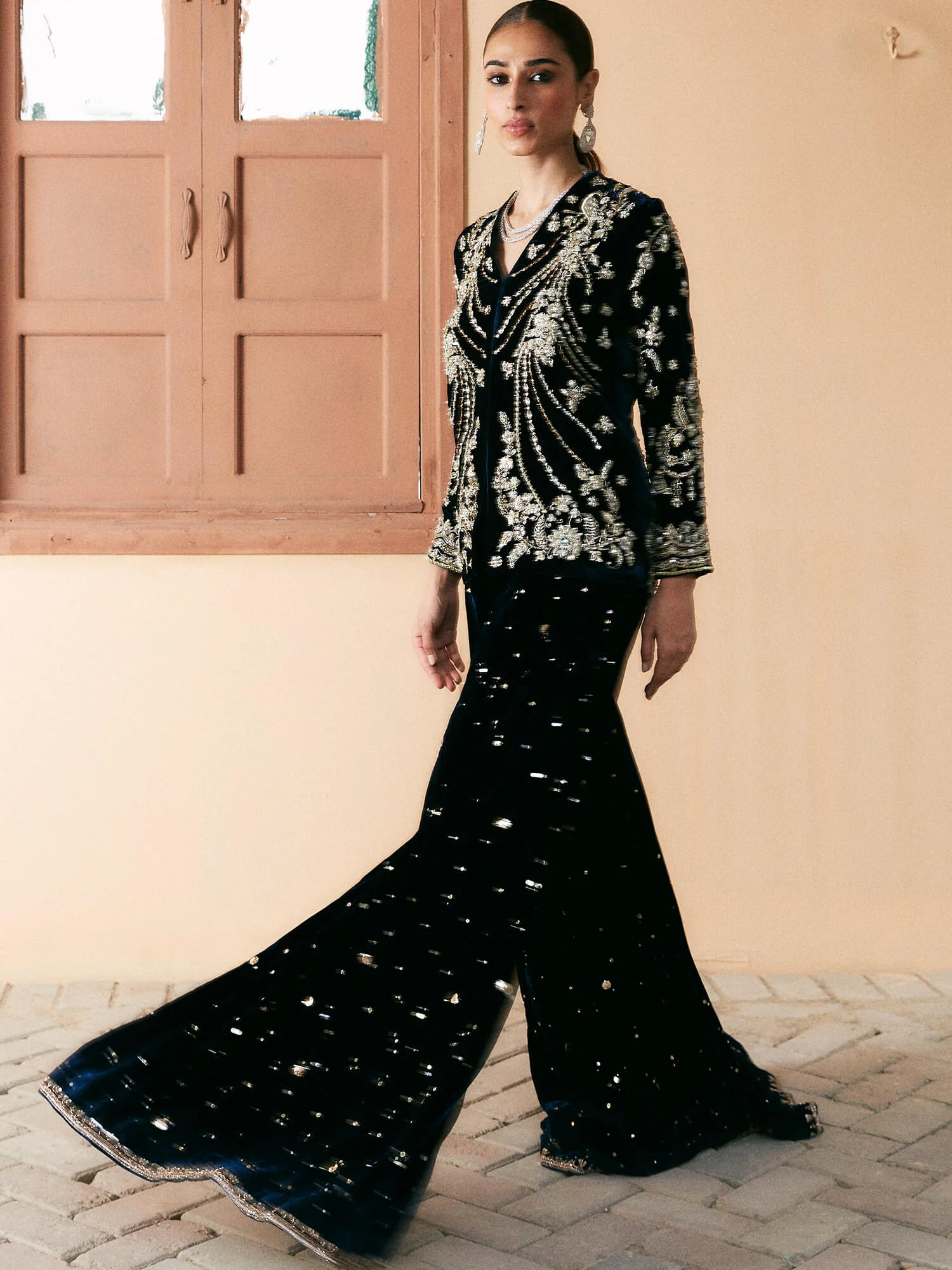 RANI JACKET, BLOUSE & SHARARA - Image 4