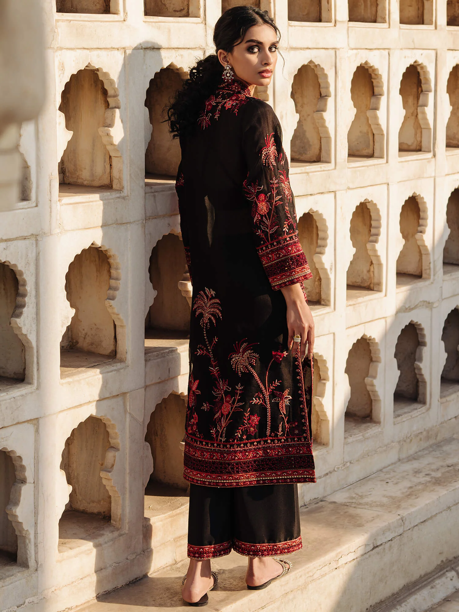 SANAM, BLOUSE & IZAAR - Image 4
