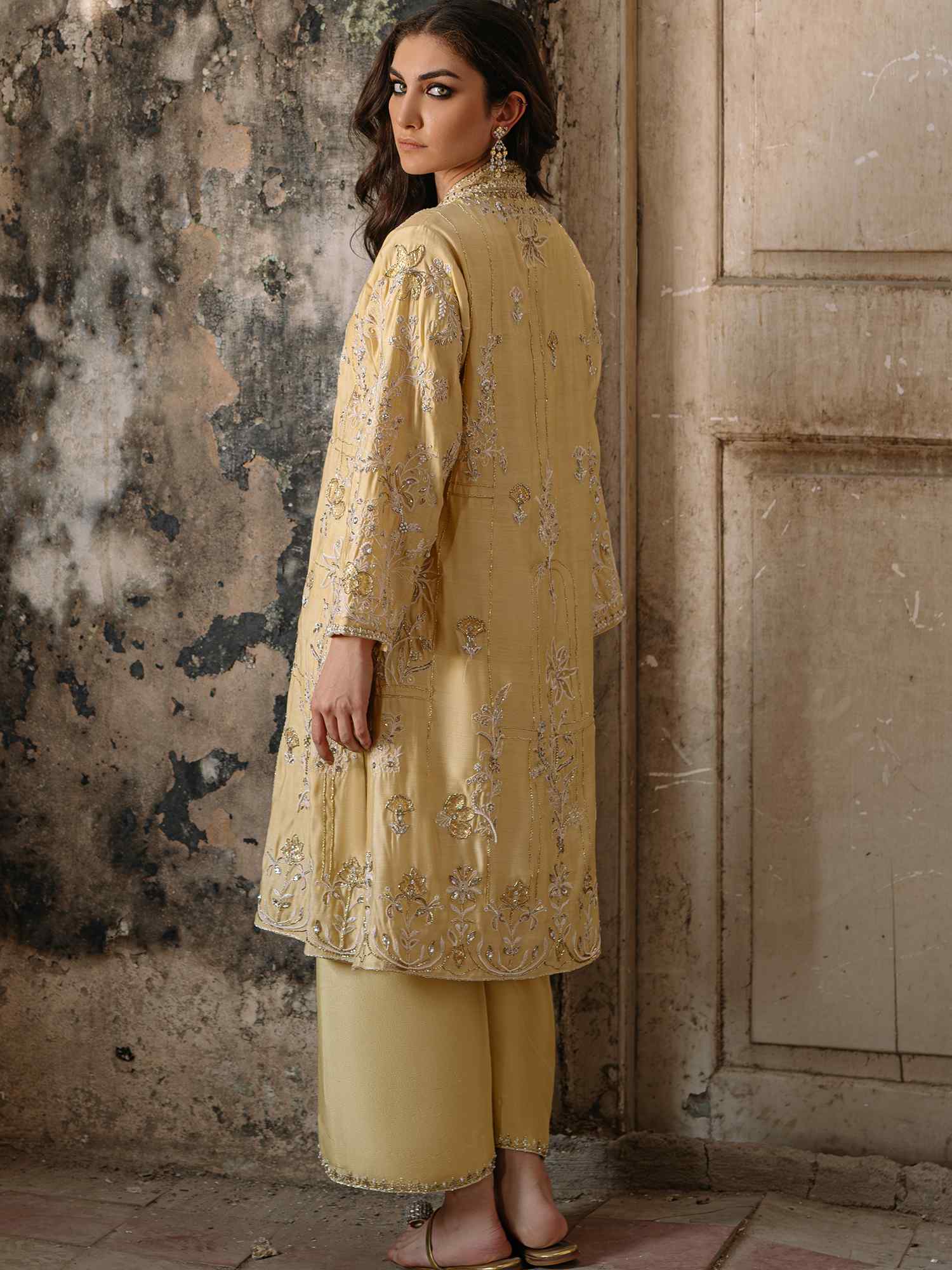 SANAM & IZAAR - Image 4