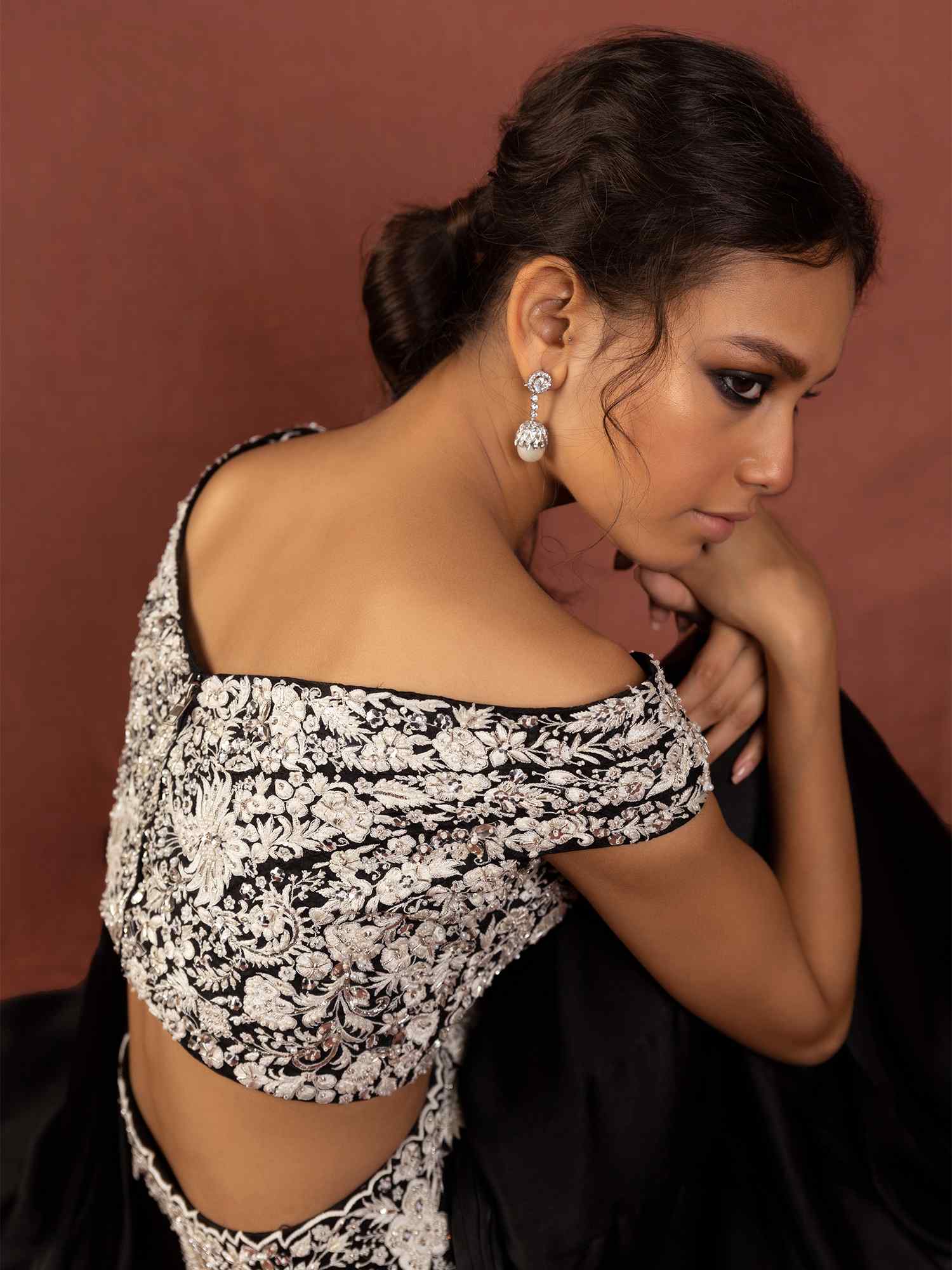 BLOUSE & DRAPED SARI - Image 3