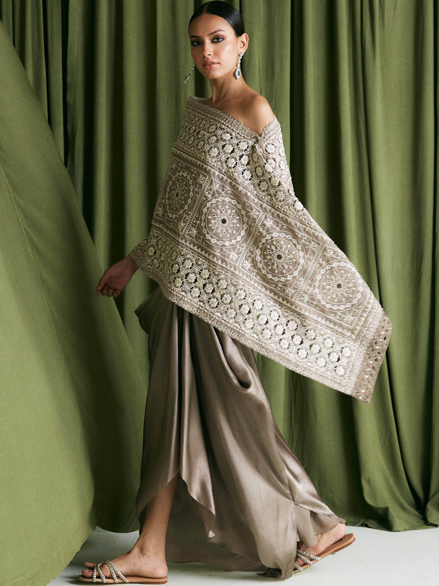 WRAP STOLE & PINCHED SKIRT - Image 3