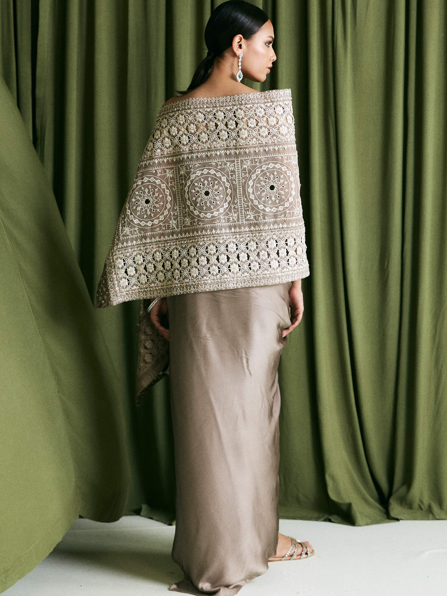 WRAP STOLE & PINCHED SKIRT - Image 4